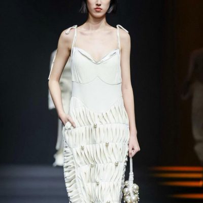 TONG YALI “THE SHELL TELLS” LOOK 4